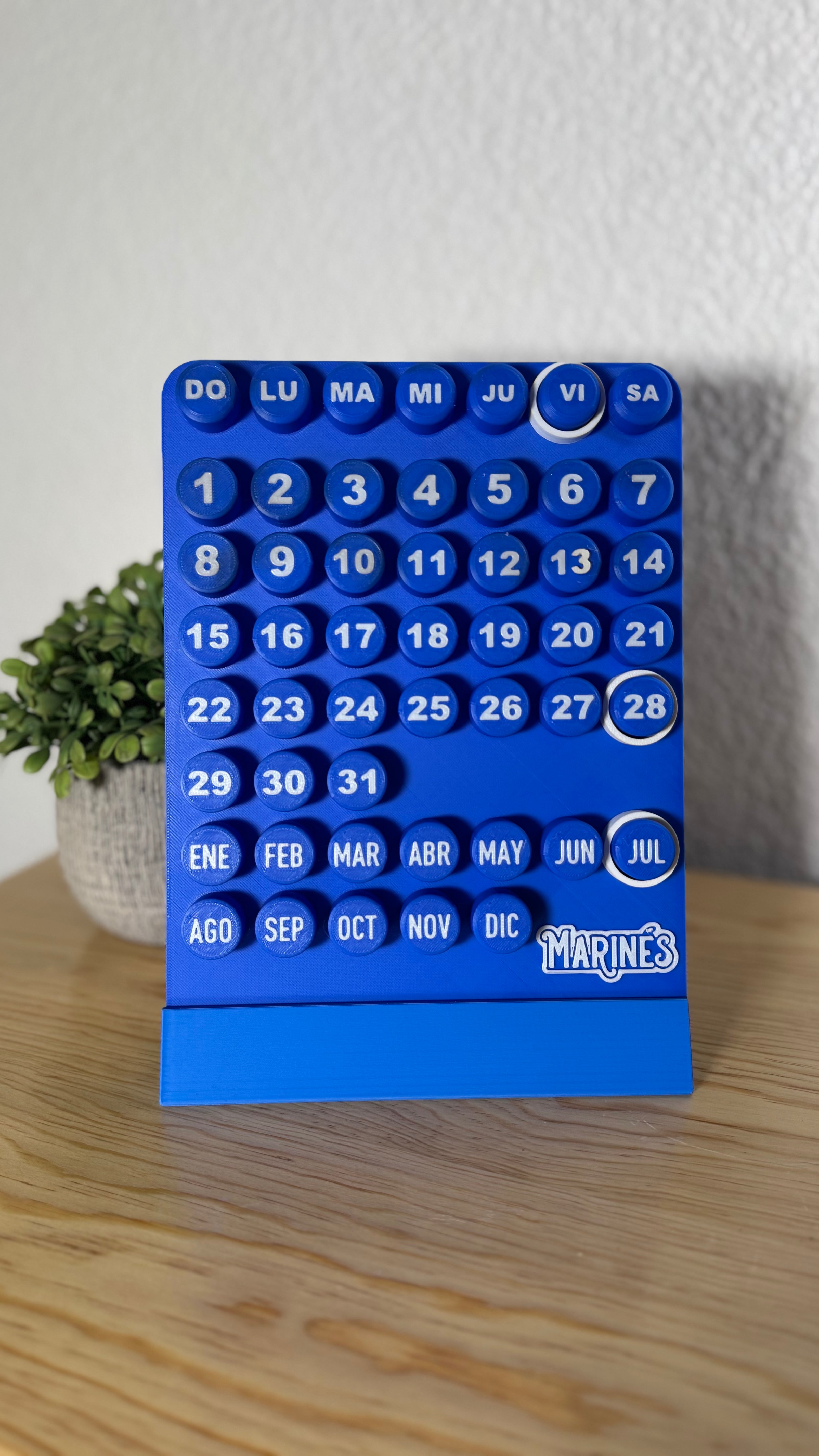 Calendario Mediano Personalizado con Logotipoq