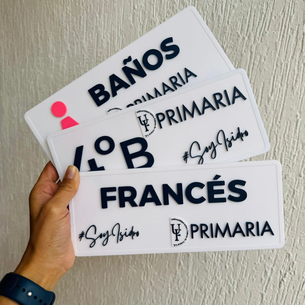 Señalética adherible Personalizada 20×12 cm (con logo)